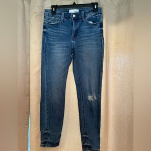 Vervet Daisy Boyfriend distressed knee sz 28